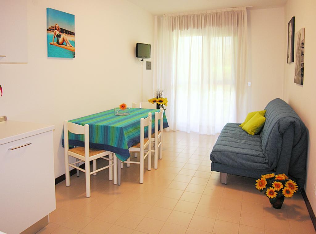 Apartment Gemini Con Piscina Bibione Phòng bức ảnh